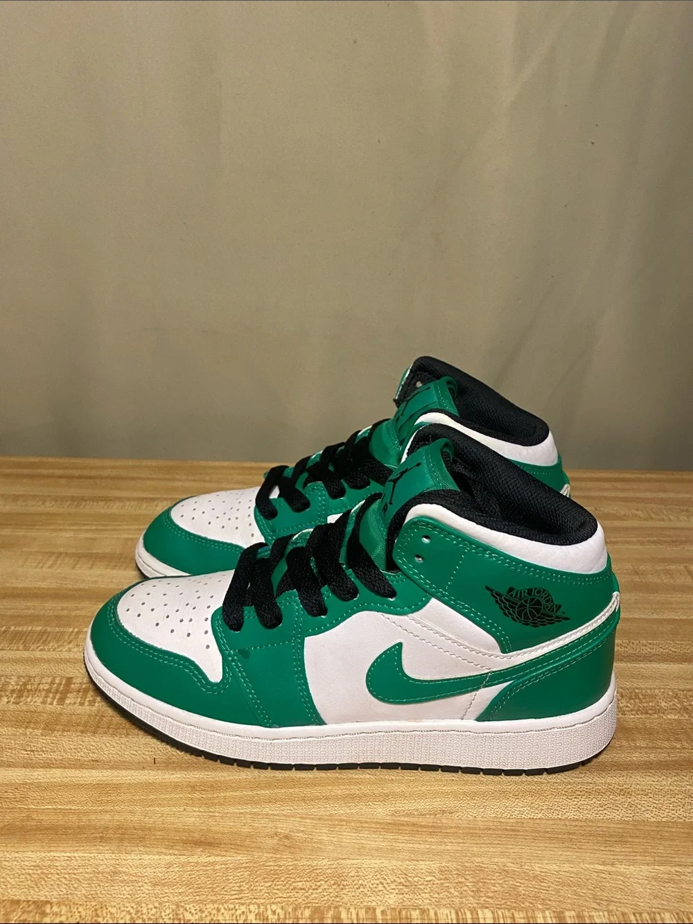 Nike Air Jordan 1 Mid AJ1 Lucky Green Black Shoes White size 5Y